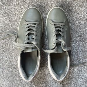 Women’s Ecco soft leather sneakers size 38 (7.5)